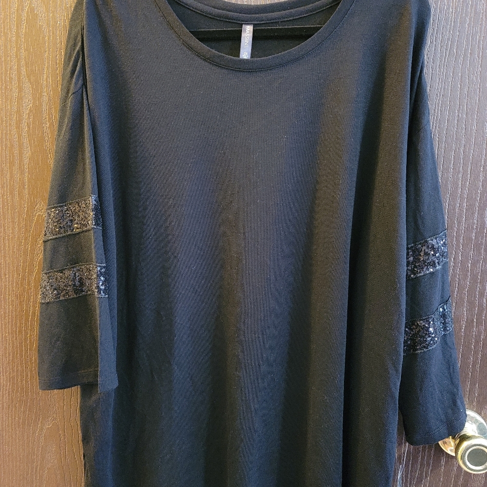 NWT Massini 2X Black Top w/ Sequin Sleeves